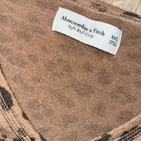 Women’s Abercrombie & Fitch top - Picture 2 of 4